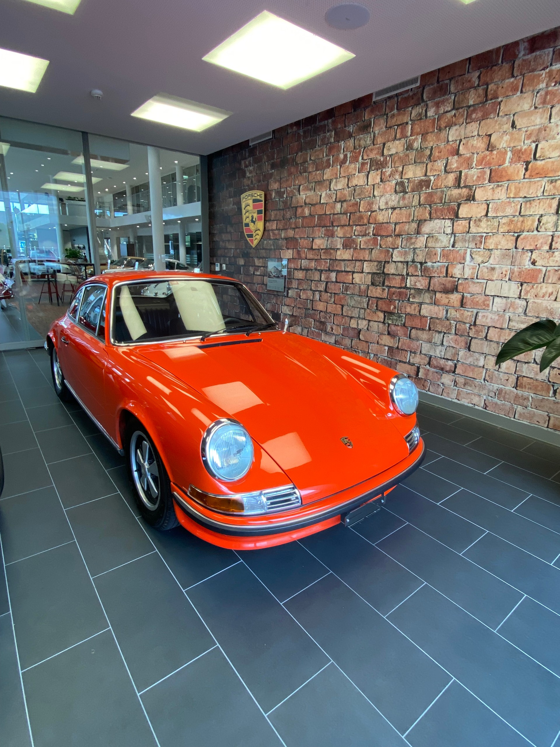 PORSCHE 911 2.4 S-image-0