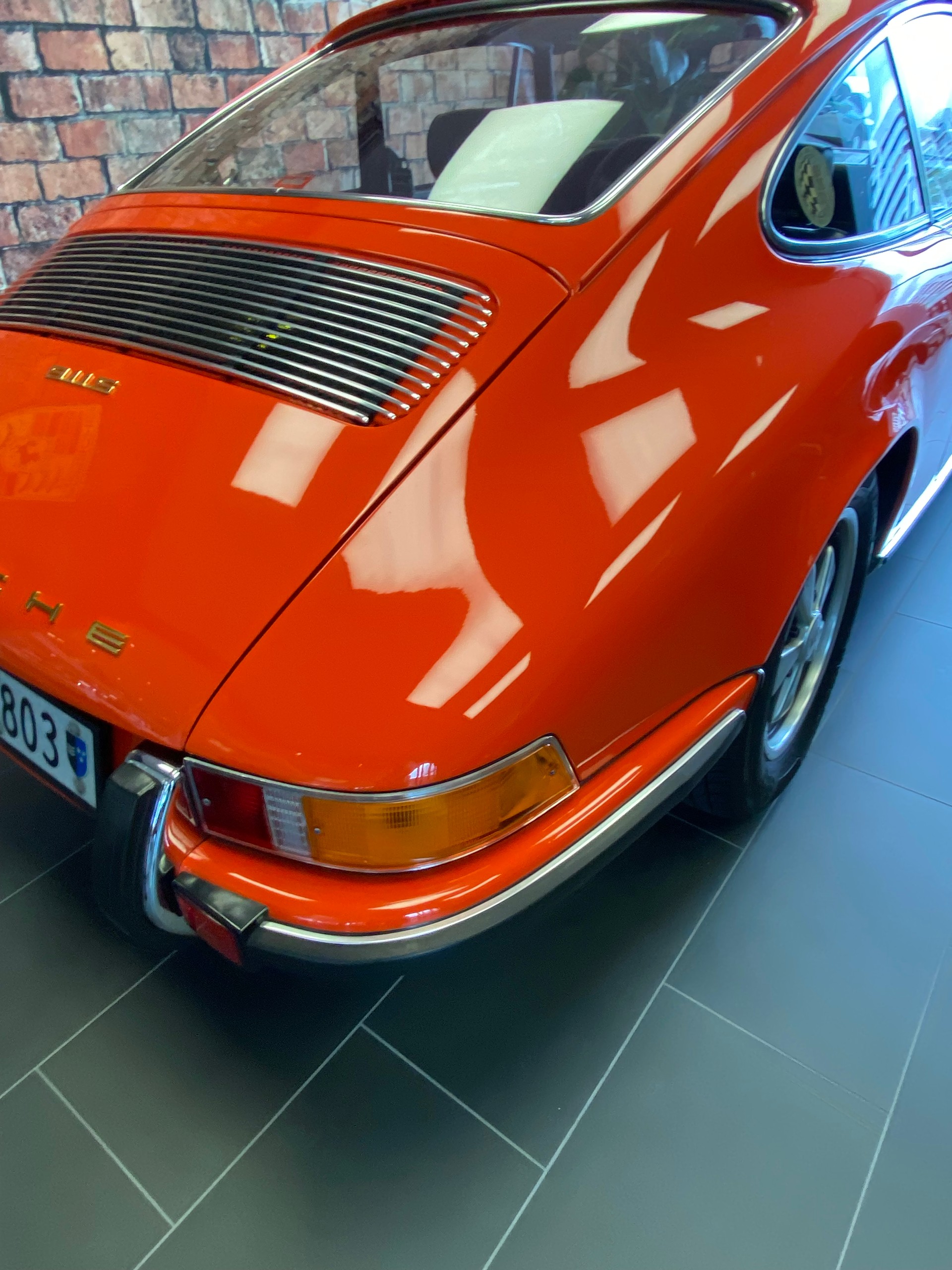 PORSCHE 911 2.4 S-image-1