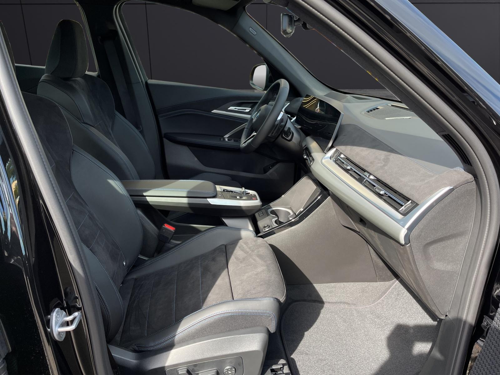 BMW X1 30e xDrive paddles-image-18