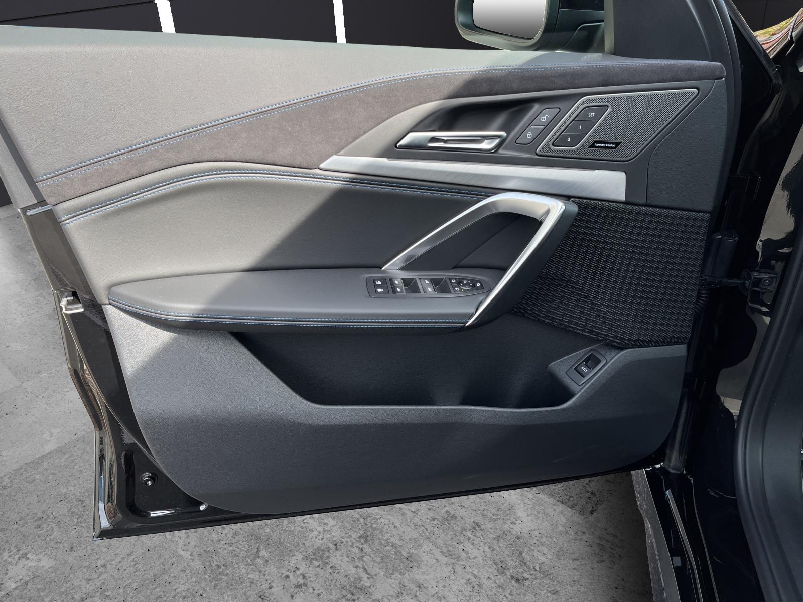 BMW X1 30e xDrive paddles-image-7