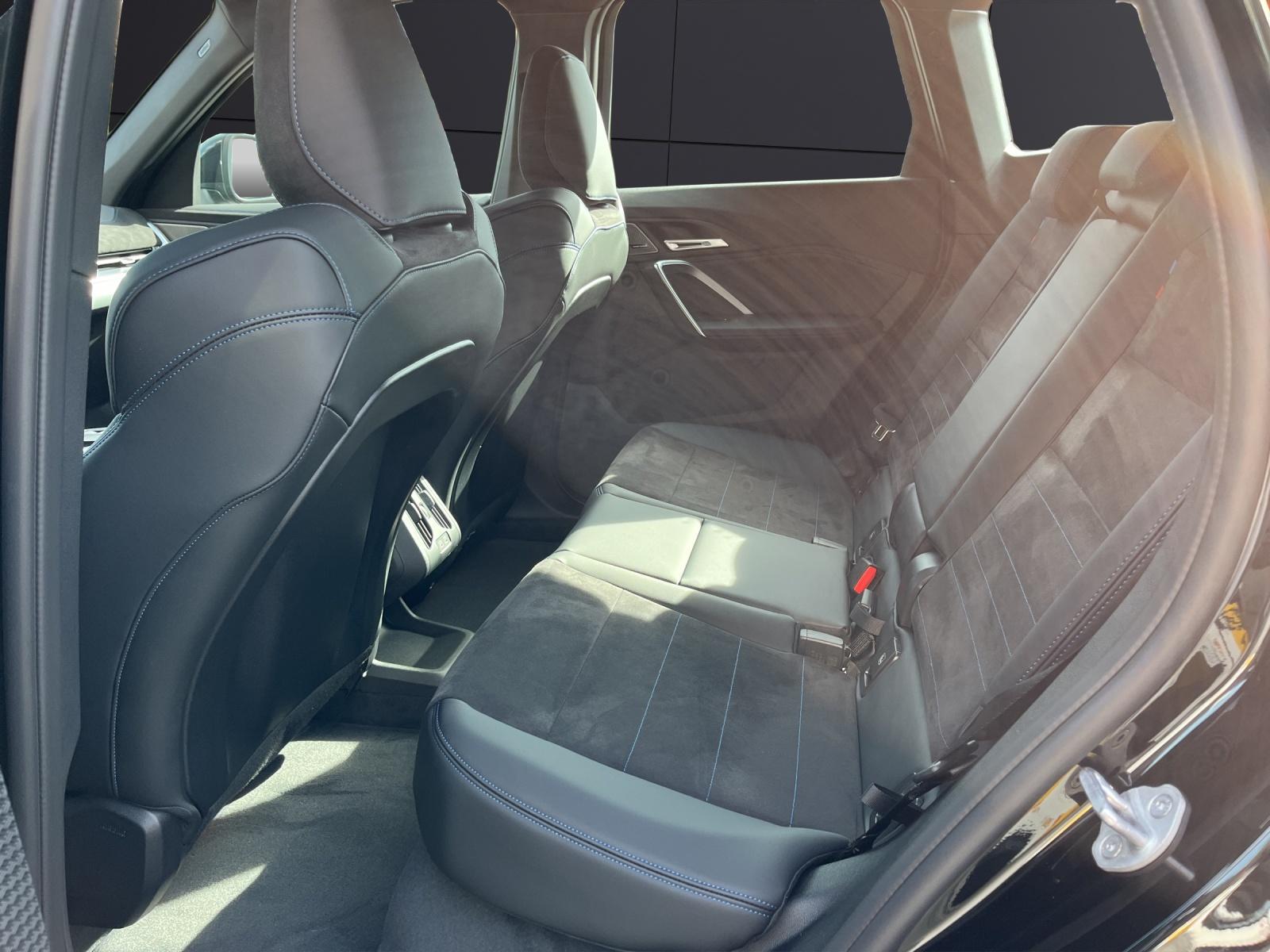 BMW X1 30e xDrive paddles-image-13