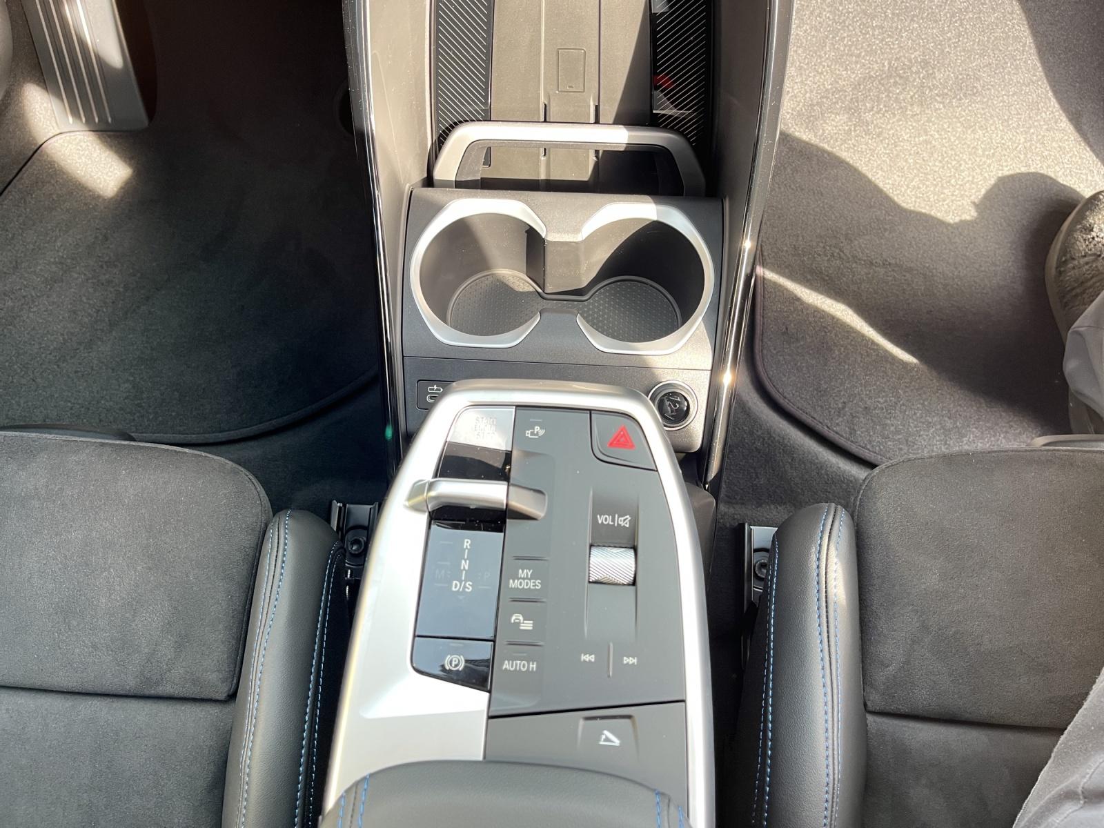 BMW X1 30e xDrive paddles-image-20