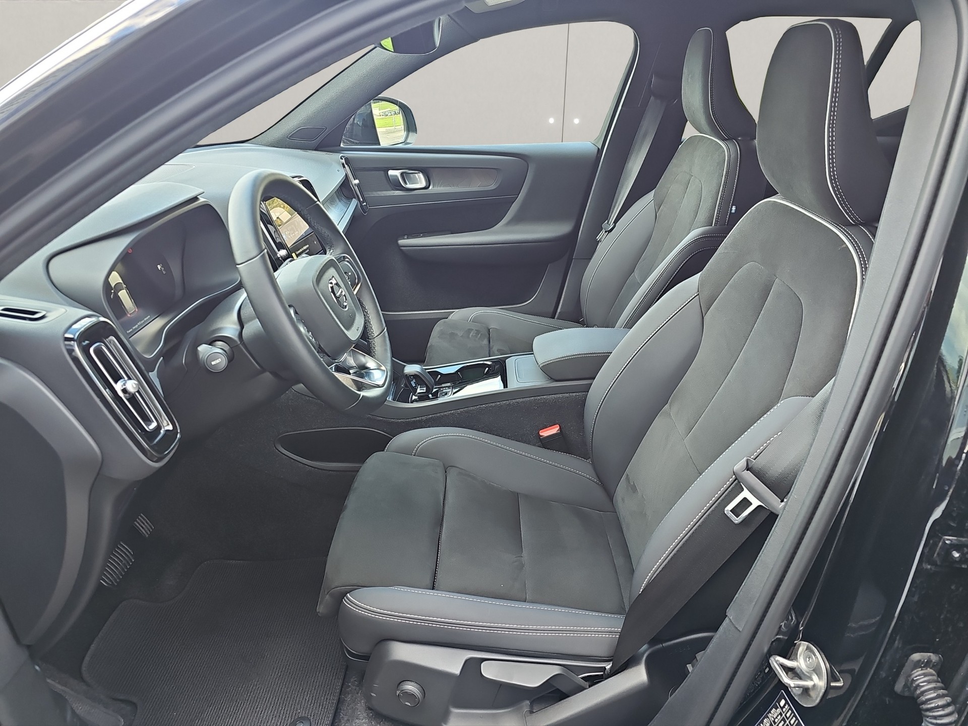 VOLVO XC40 P6 Plus-image-5