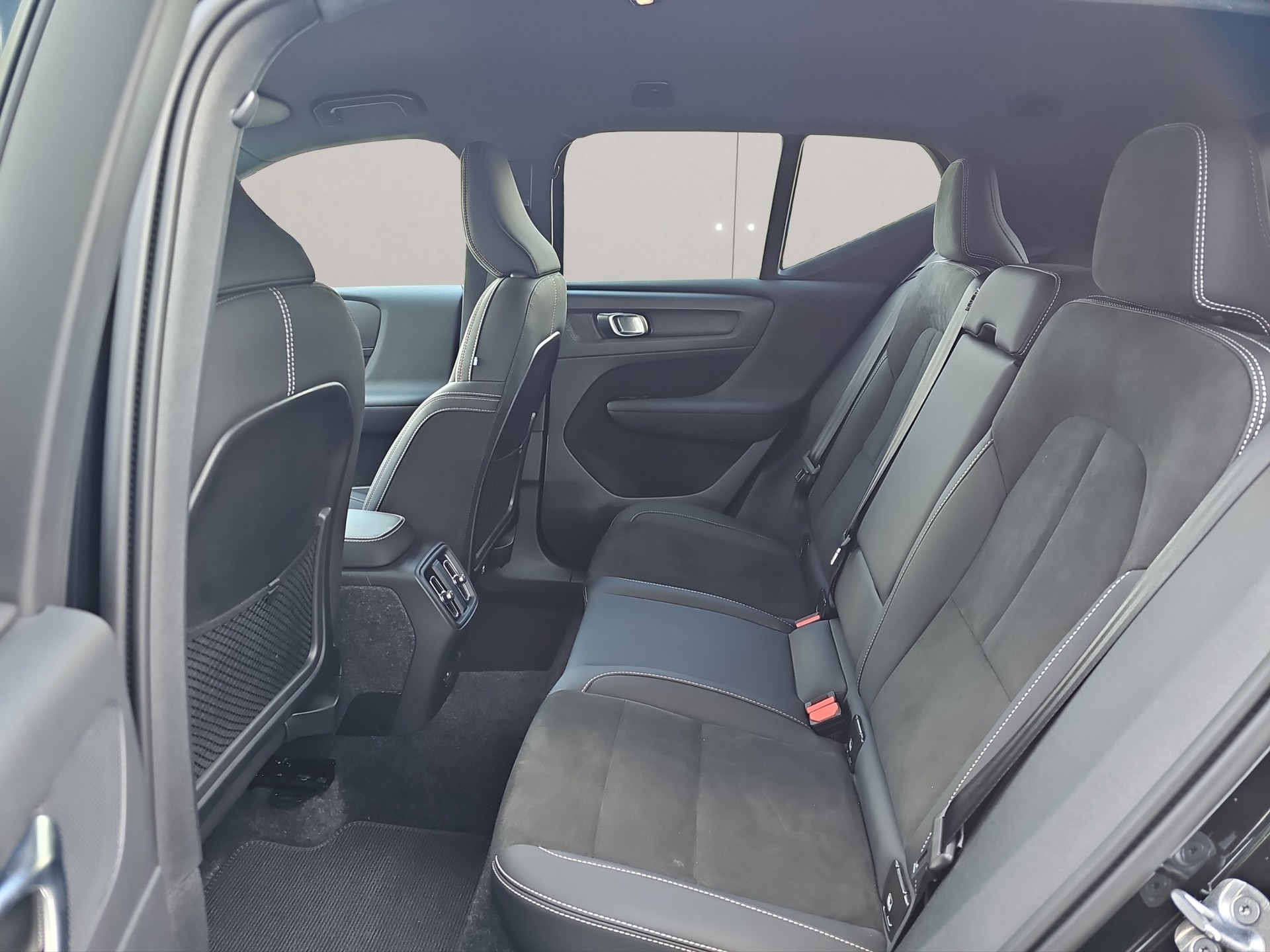 VOLVO XC40 P6 Plus-image-6