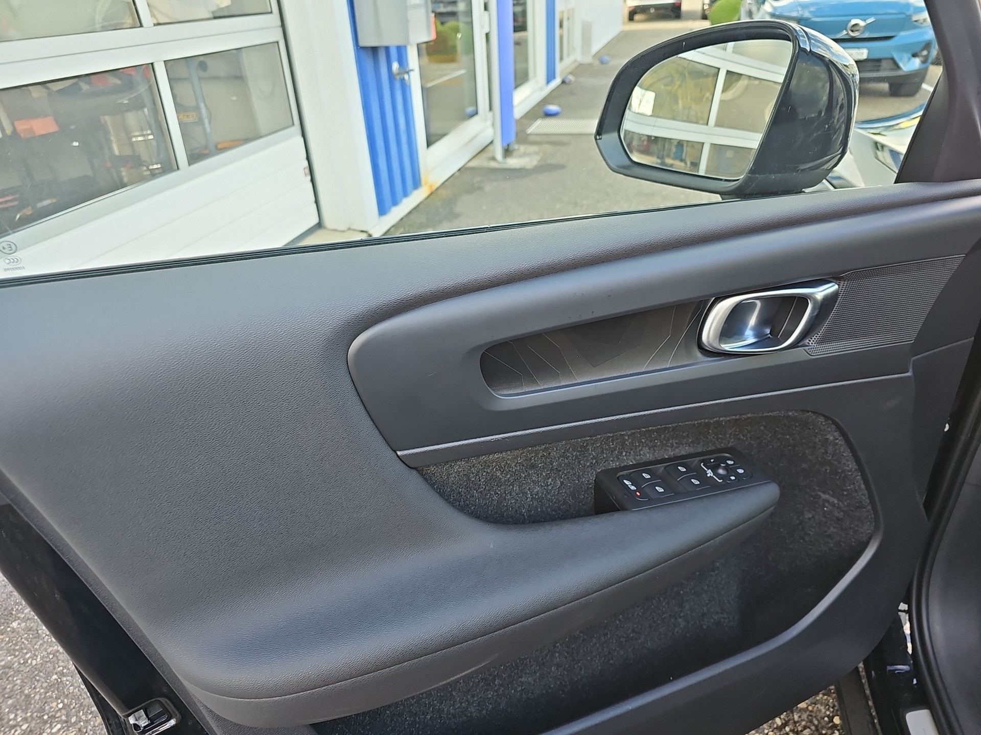 VOLVO XC40 P6 Plus-image-13