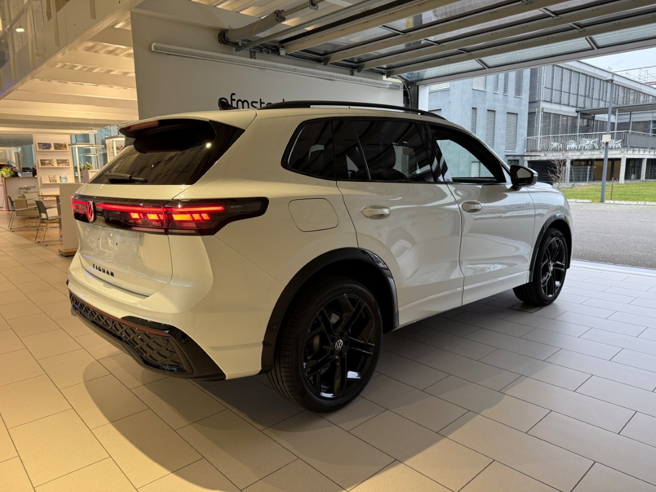 VW Tiguan 1.5 TSI evo2 eHybrid R-Line DSG-image-3