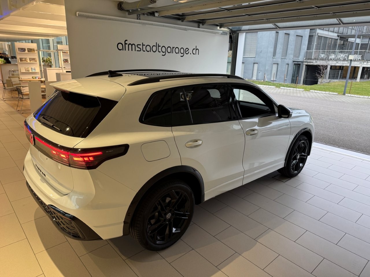 VW Tiguan 1.5 TSI evo2 eHybrid R-Line DSG-image-1