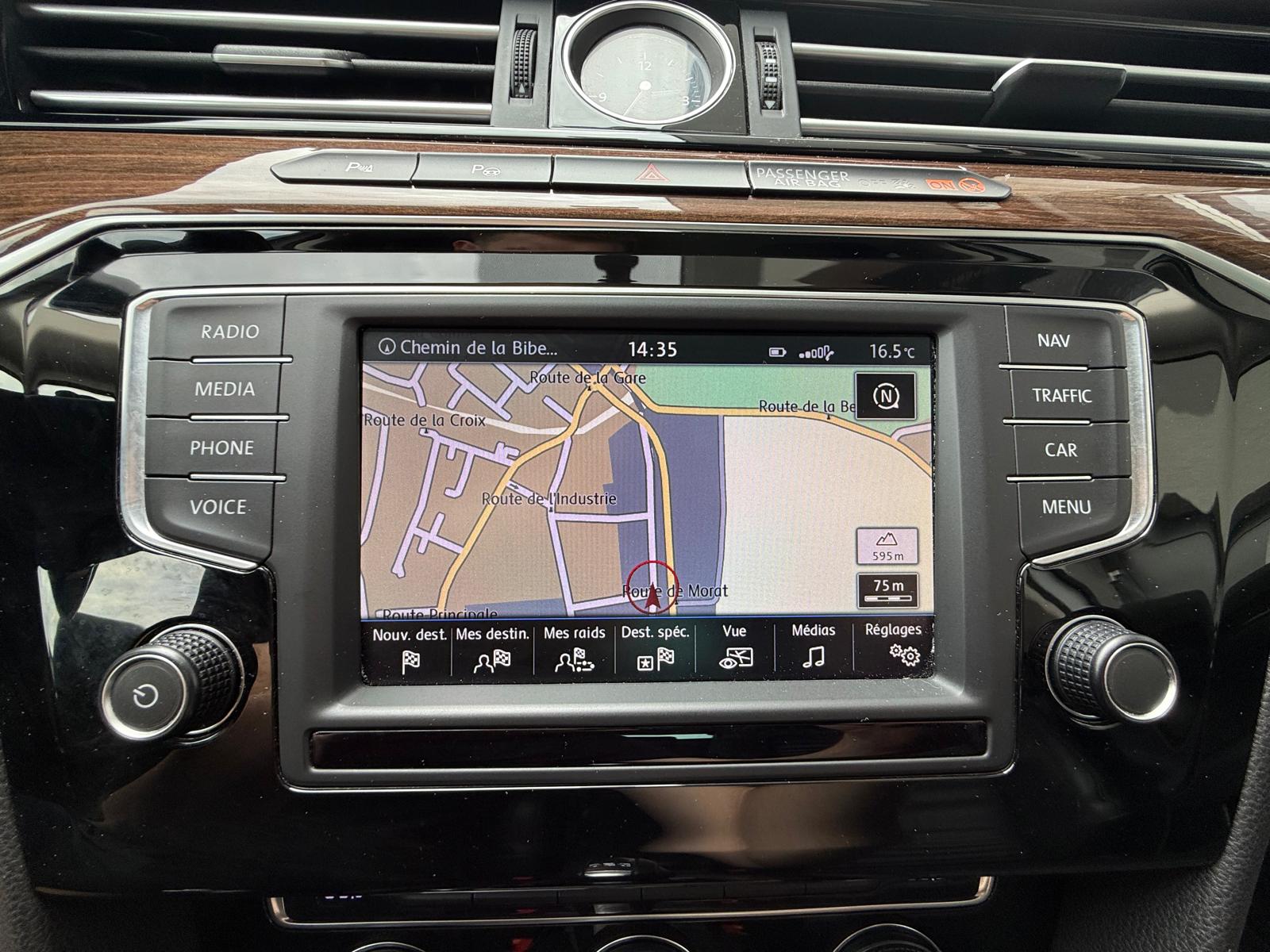VW Passat Variant 2.0 TDI BMT Highline DSG-image-12