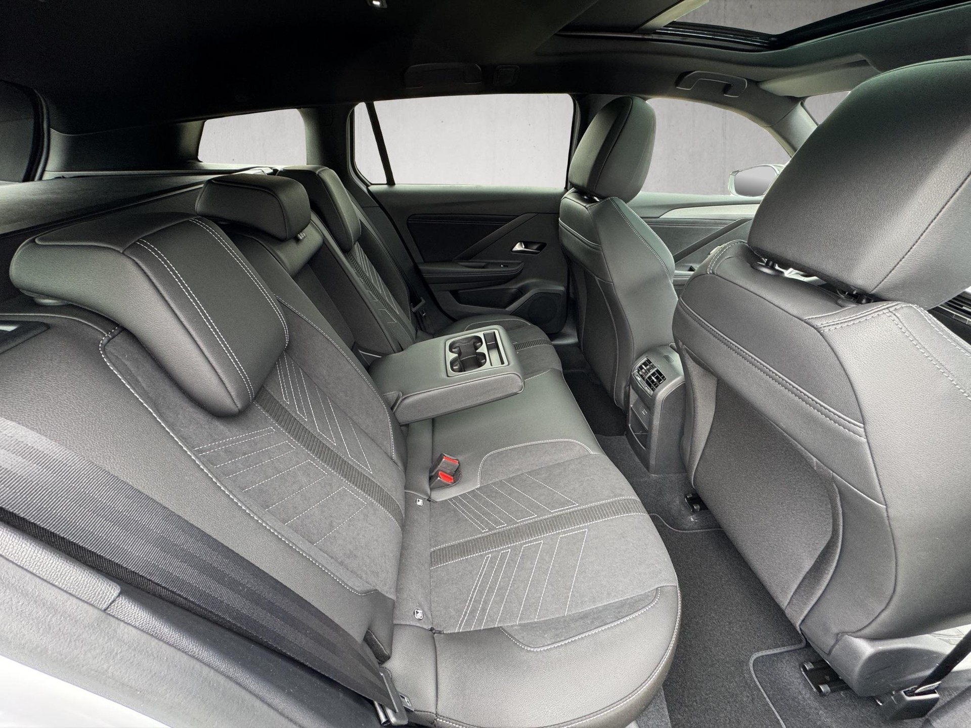 OPEL Astra-e Sports Tourer Ultimate-image-9