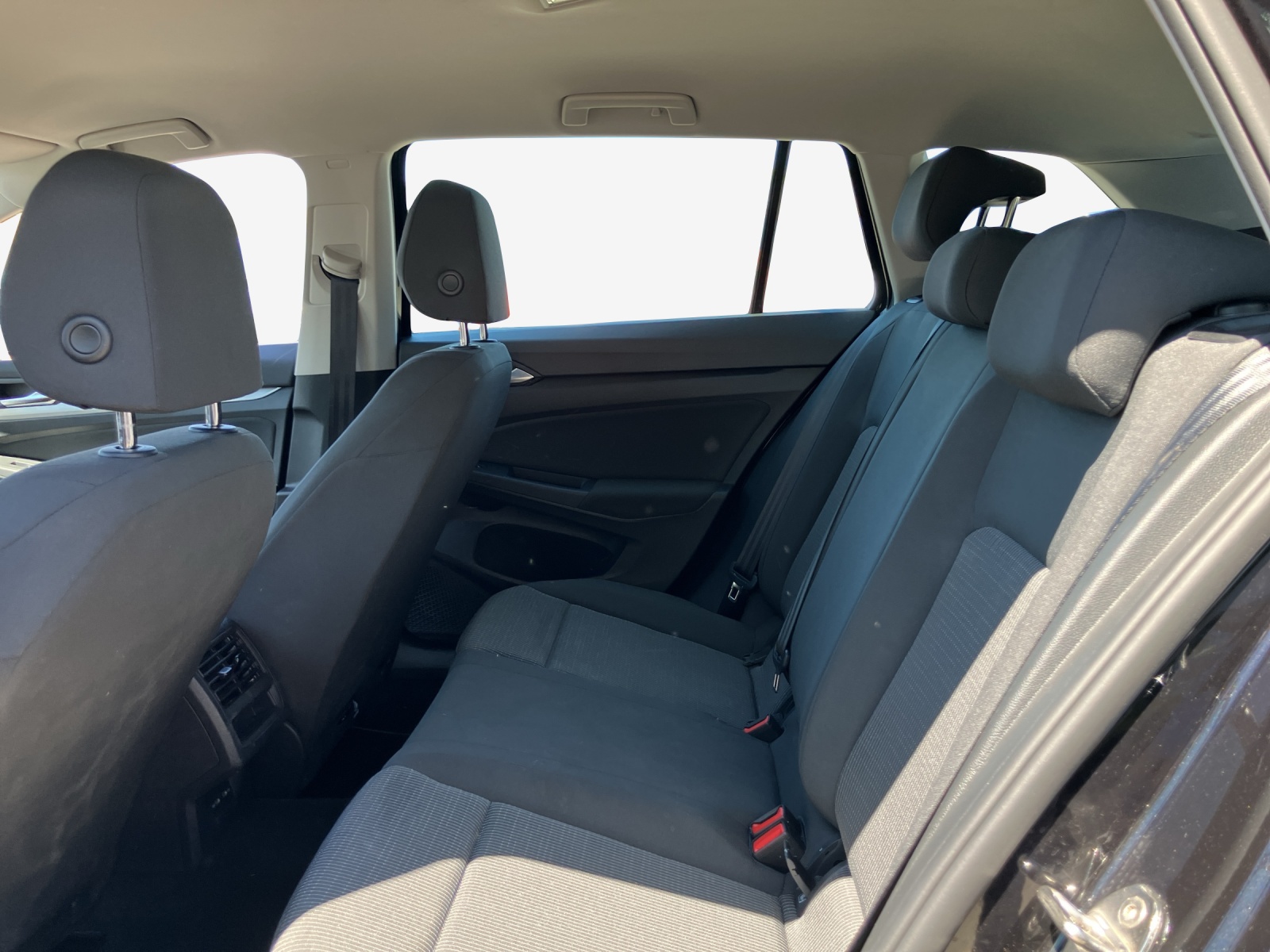 VW Golf Variant 1.0 TSI Value-image-11