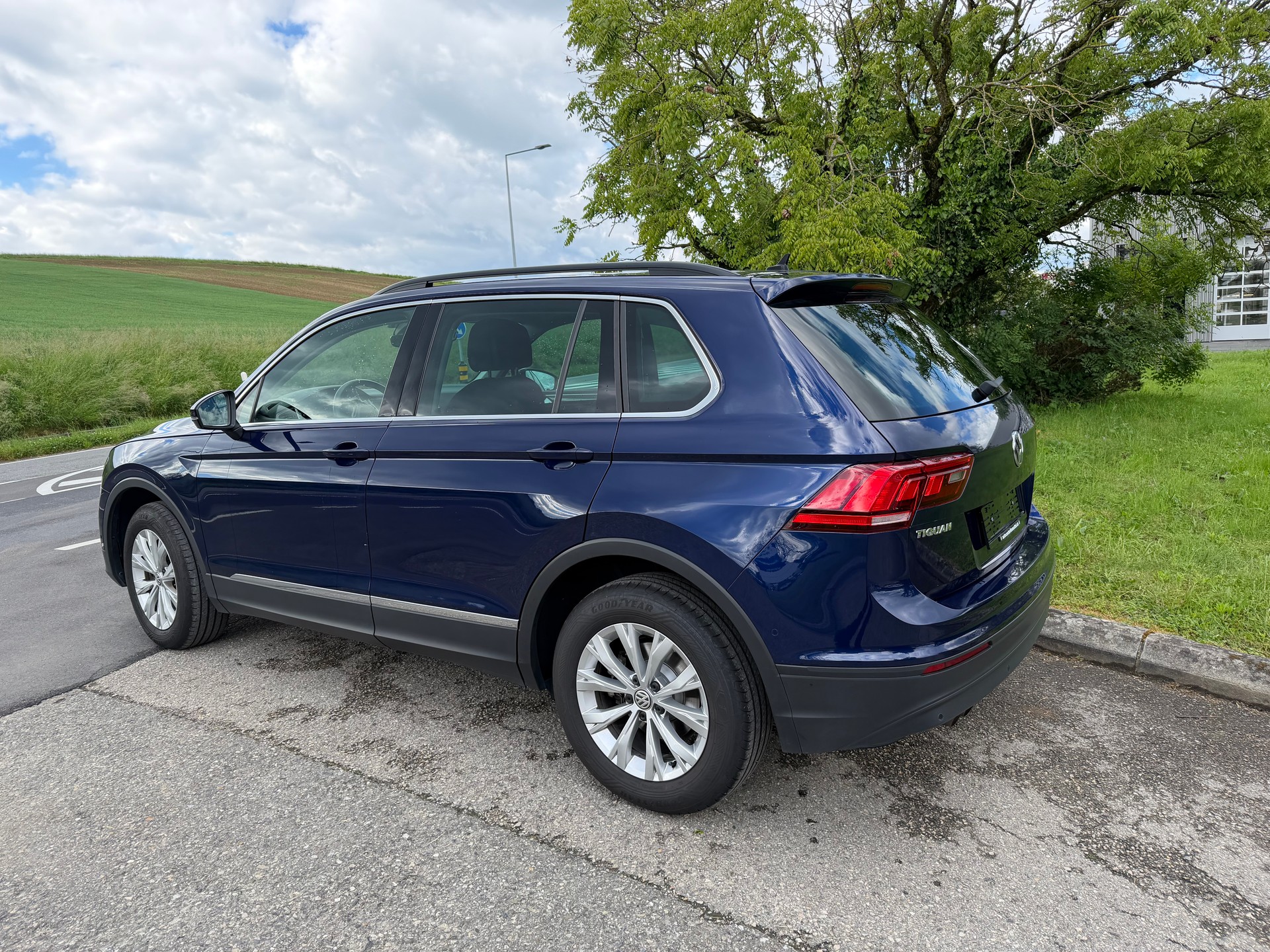 VW Tiguan 2.0TSI Comfortline 4Motion DSG-image-3