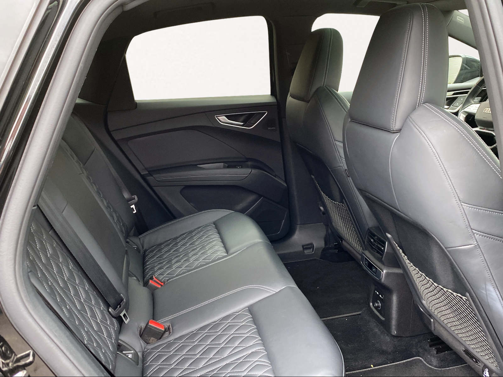AUDI Q4 Sportback e-tron 40-image-6