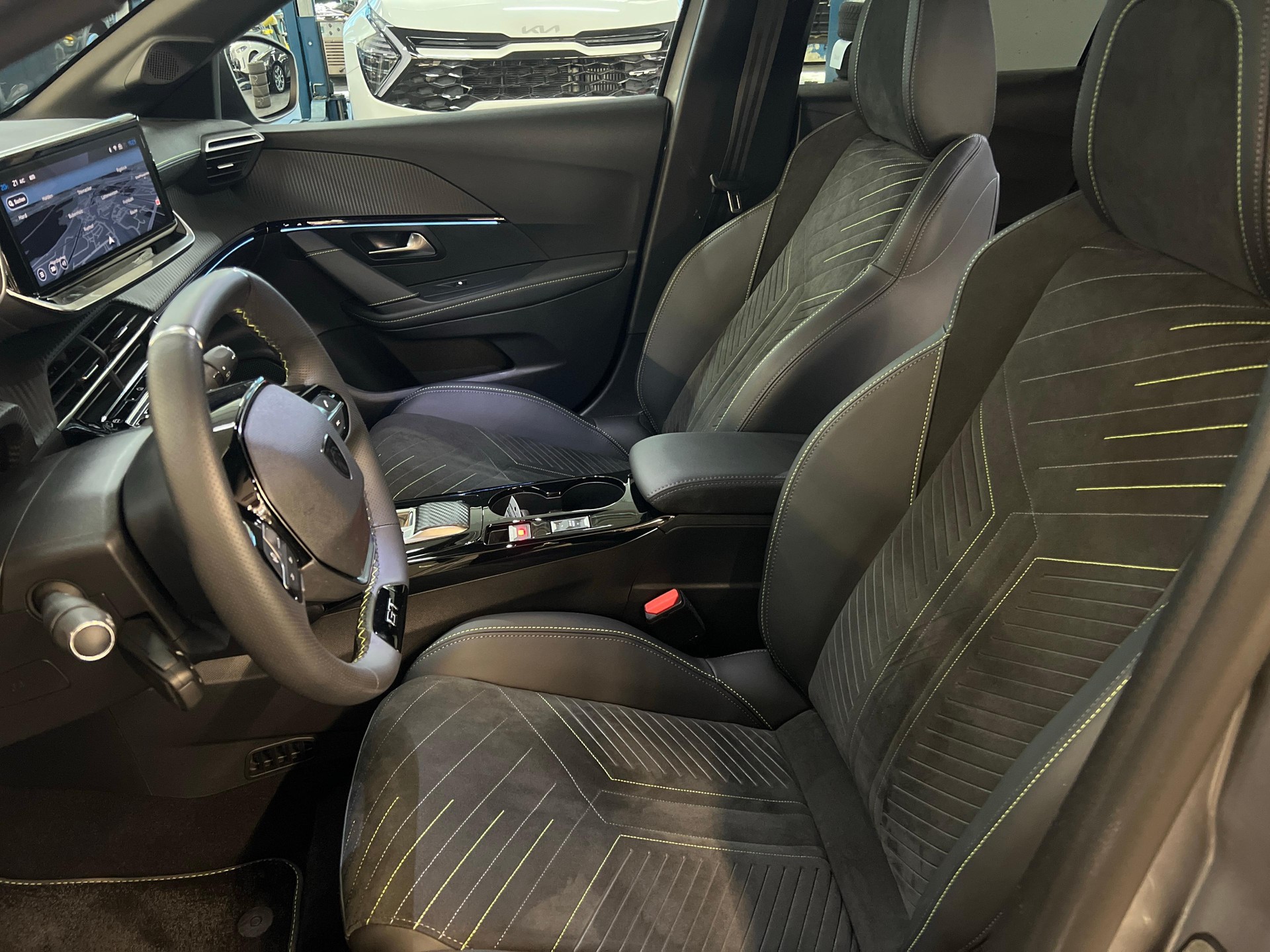 PEUGEOT 208 e-GT-image-13