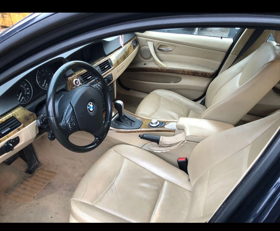 BMW 325xi-image-8