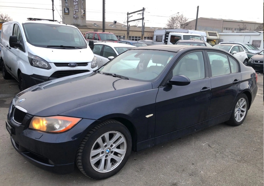 BMW 325xi-image-2