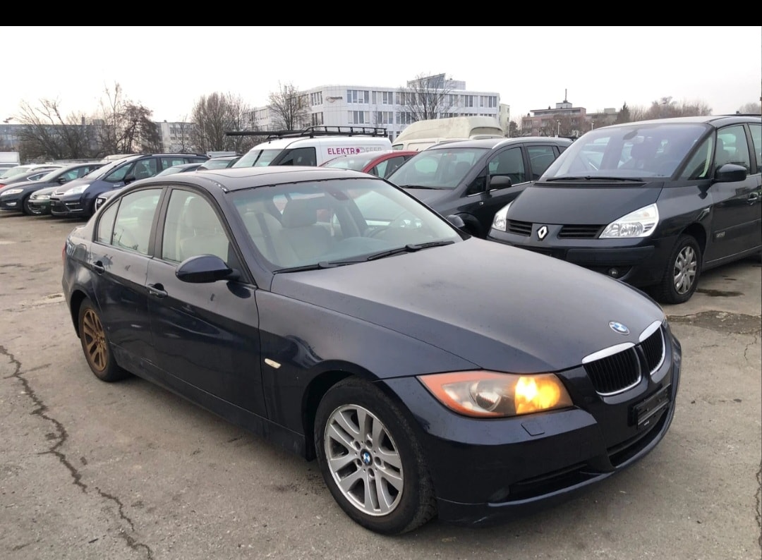 BMW 325xi-image-1