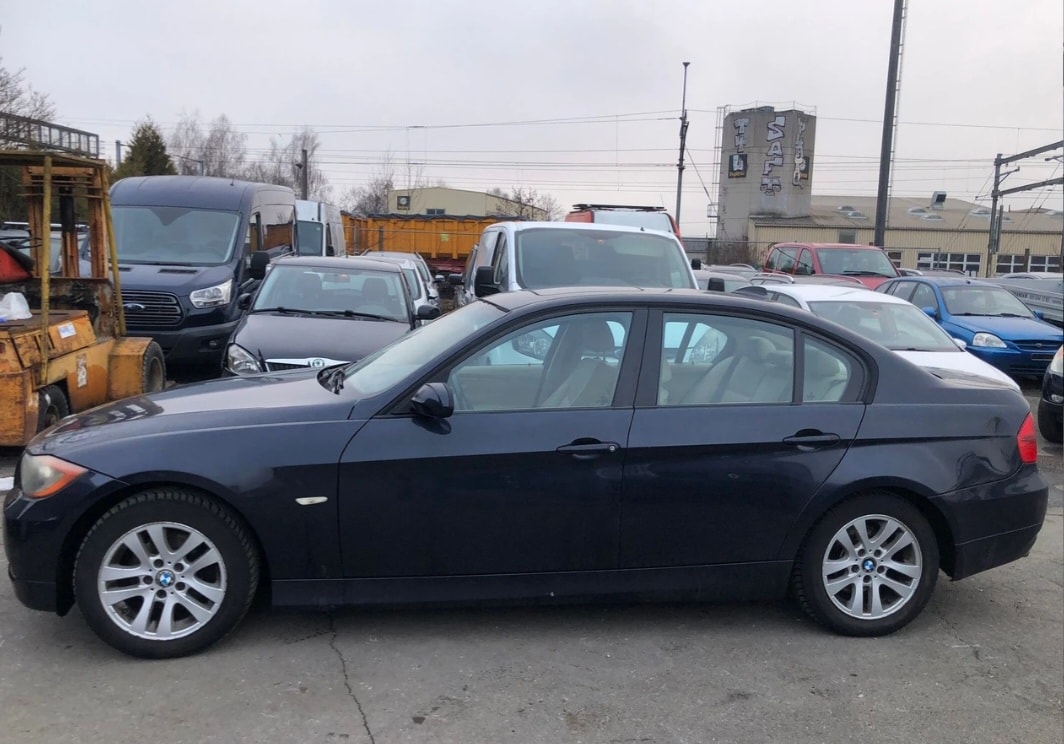 BMW 325xi-image-3