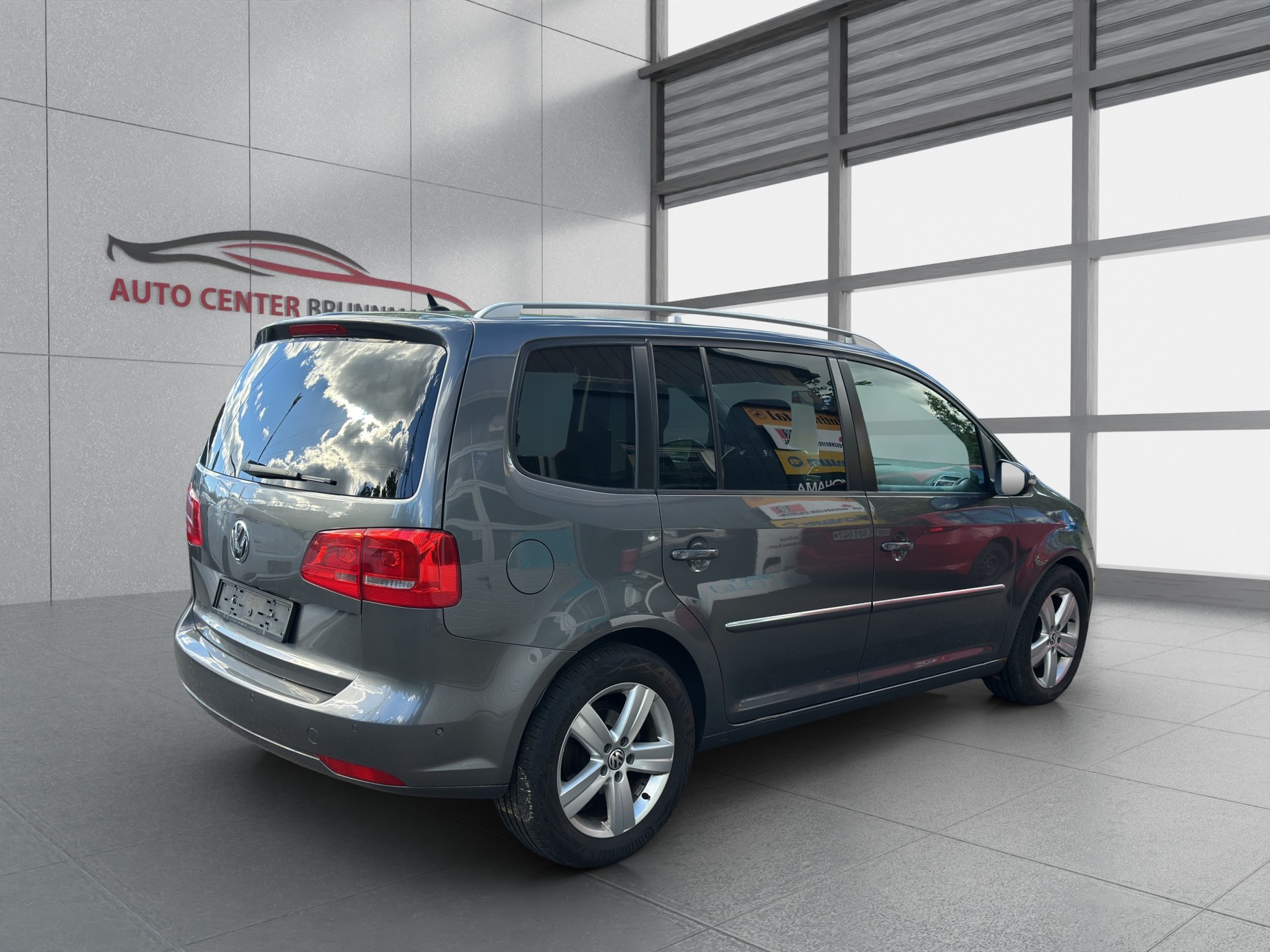 VW Touran 2.0 TDI Comfortline-image-5