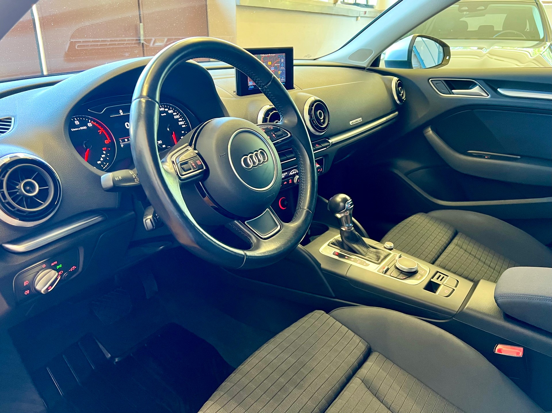 AUDI A3 Sportback 1.8 TFSI Ambition quattro S-tronic-image-13