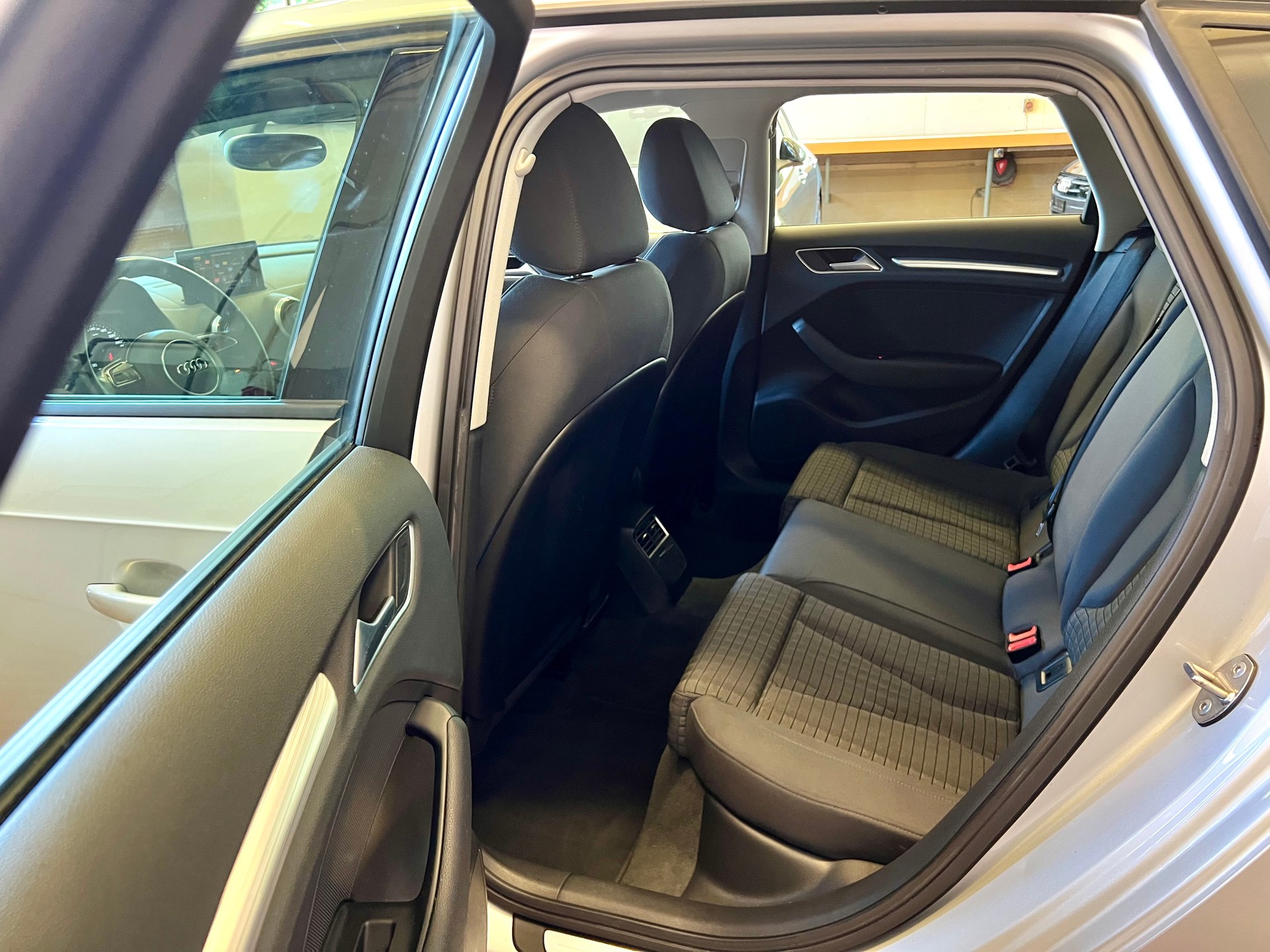 AUDI A3 Sportback 1.8 TFSI Ambition quattro S-tronic-image-14