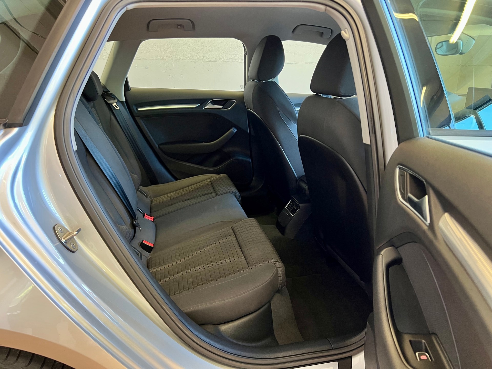 AUDI A3 Sportback 1.8 TFSI Ambition quattro S-tronic-image-16