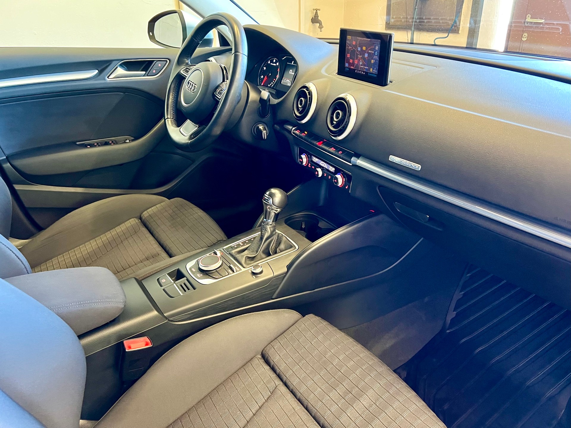 AUDI A3 Sportback 1.8 TFSI Ambition quattro S-tronic-image-18