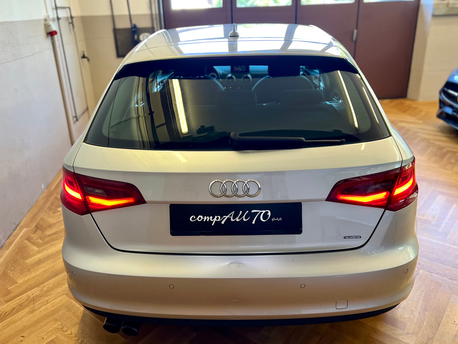 AUDI A3 Sportback 1.8 TFSI Ambition quattro S-tronic-image-5