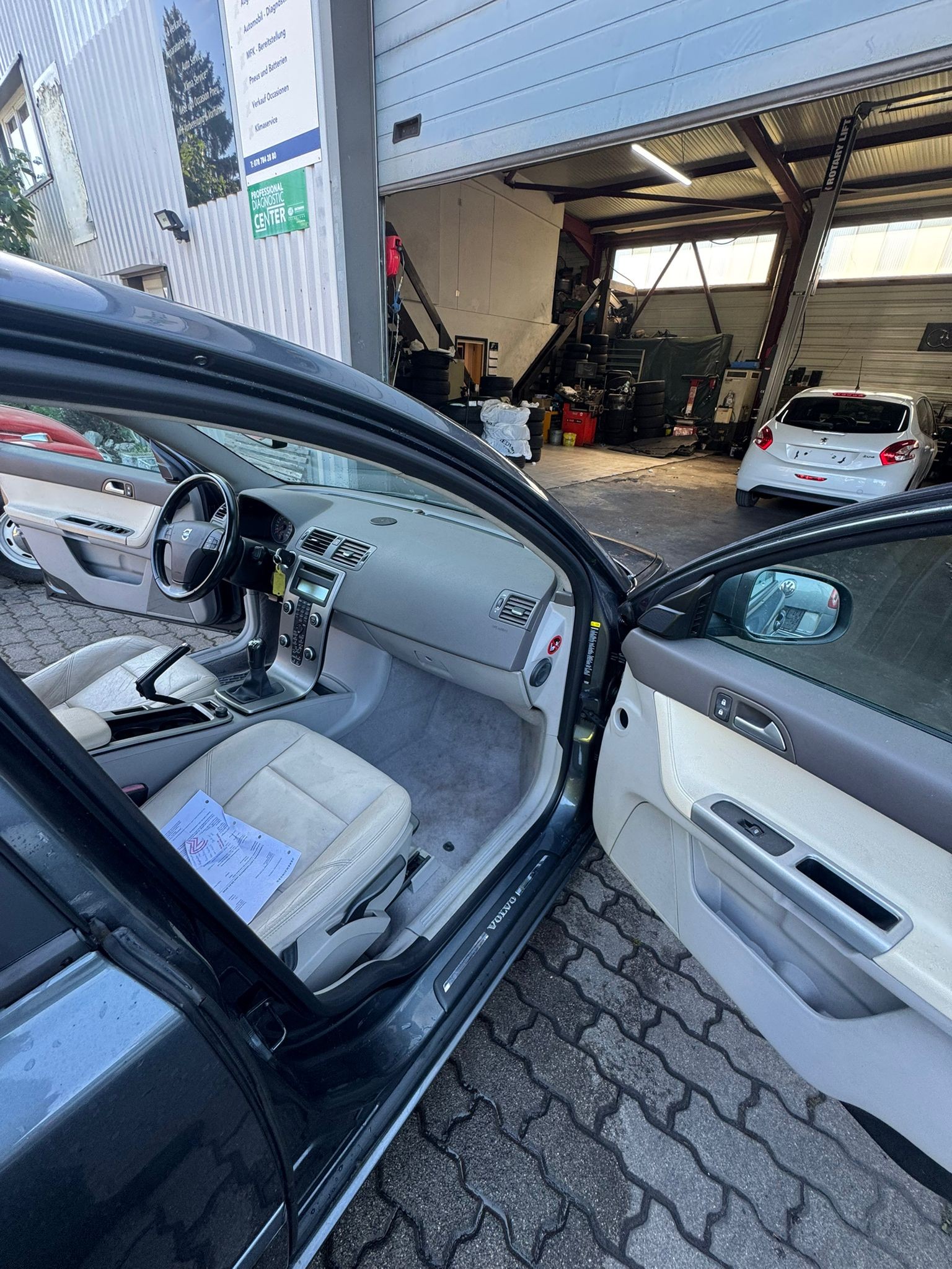 VOLVO S40 2.0D Momentum-image-8