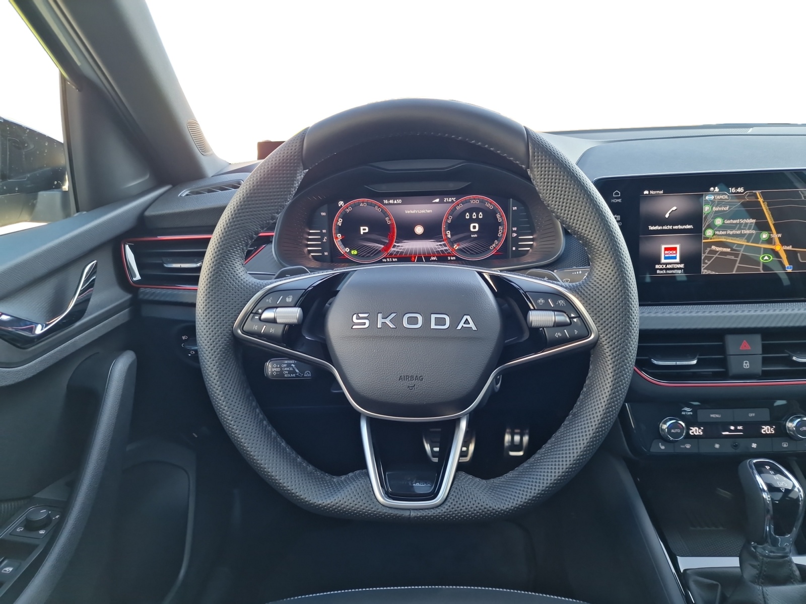 SKODA Kamiq 1.5 TSI Monte Carlo DSG Panorama AHK-image-10