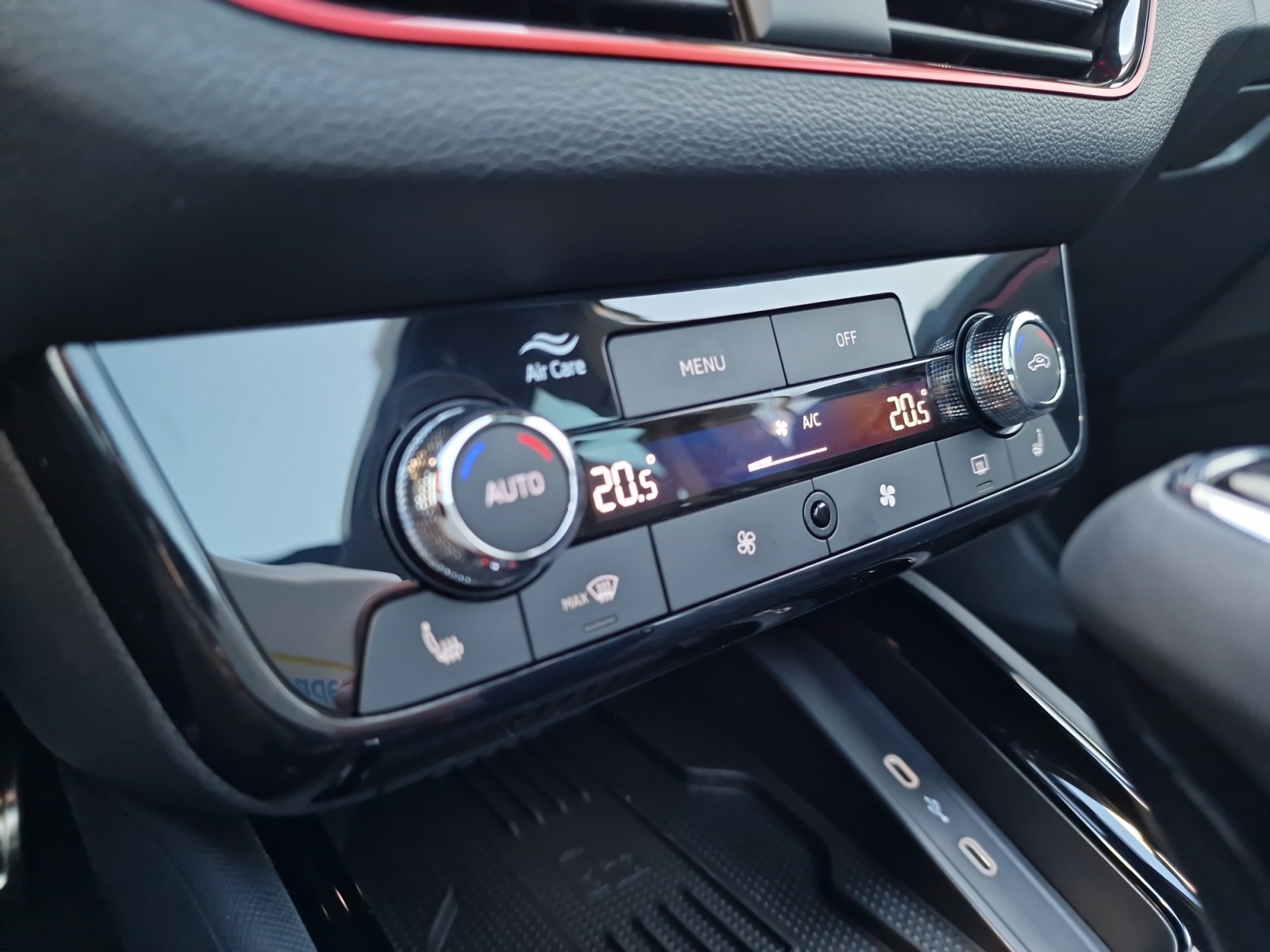 SKODA Kamiq 1.5 TSI Monte Carlo DSG Panorama AHK-image-18