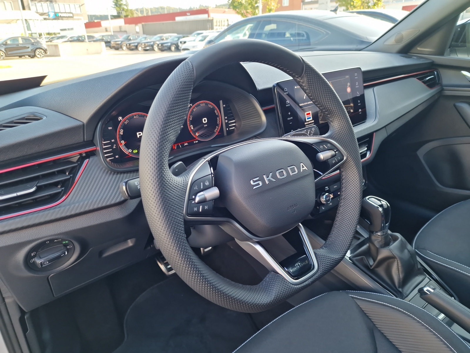 SKODA Kamiq 1.5 TSI Monte Carlo DSG Panorama AHK-image-11