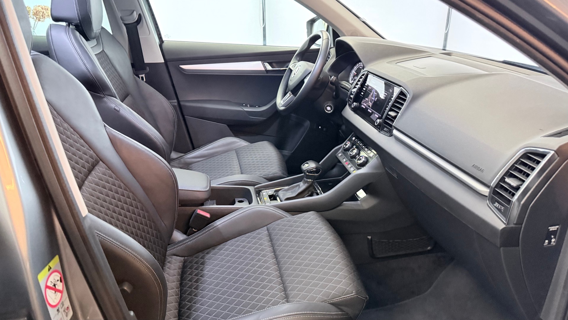 SKODA Karoq 1.6 TDI Smile DSG-image-2