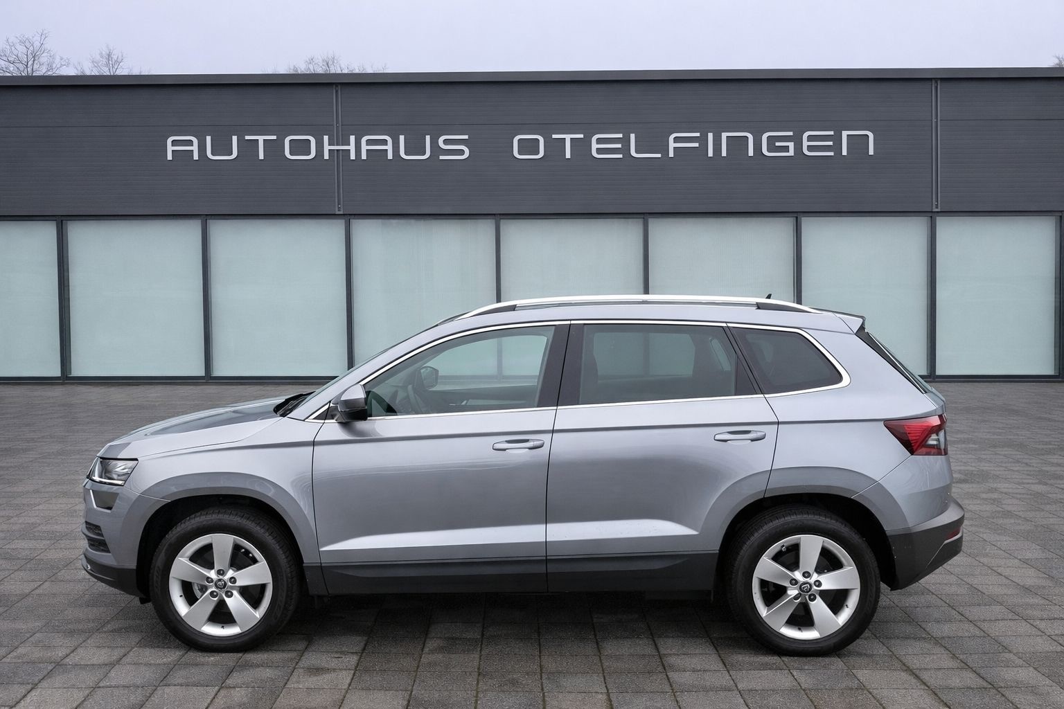 SKODA Karoq 1.6 TDI Smile DSG-image-0