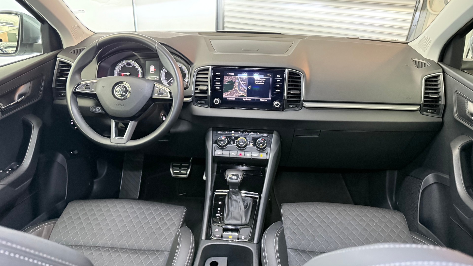 SKODA Karoq 1.6 TDI Smile DSG-image-3