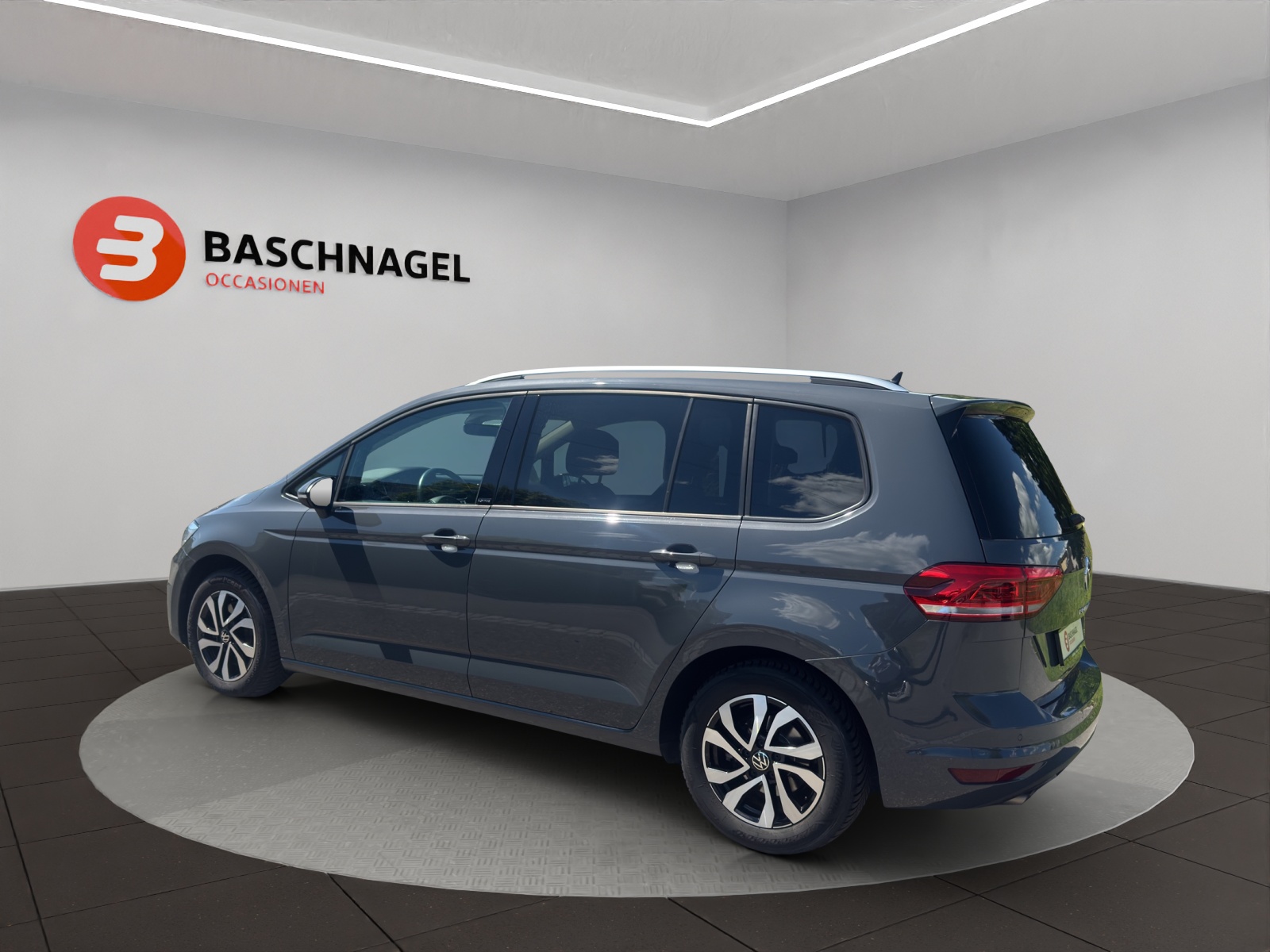 VW Touran 2.0TDI Active-image-2