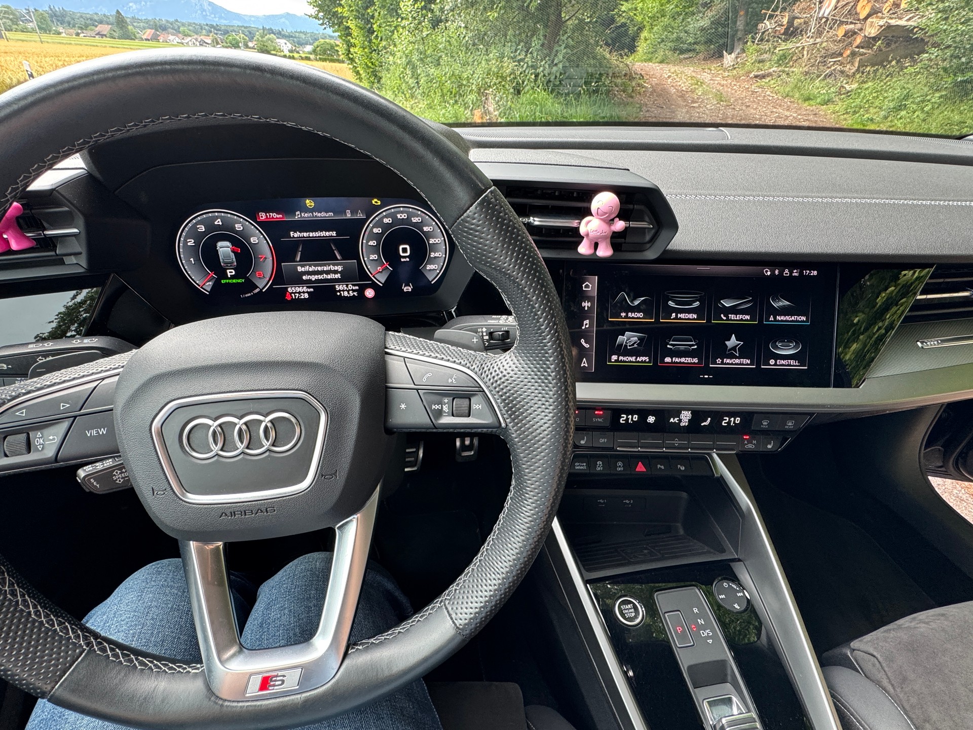 AUDI 1.5 35 TFSI S Line Attraction S-Tronic-image-12
