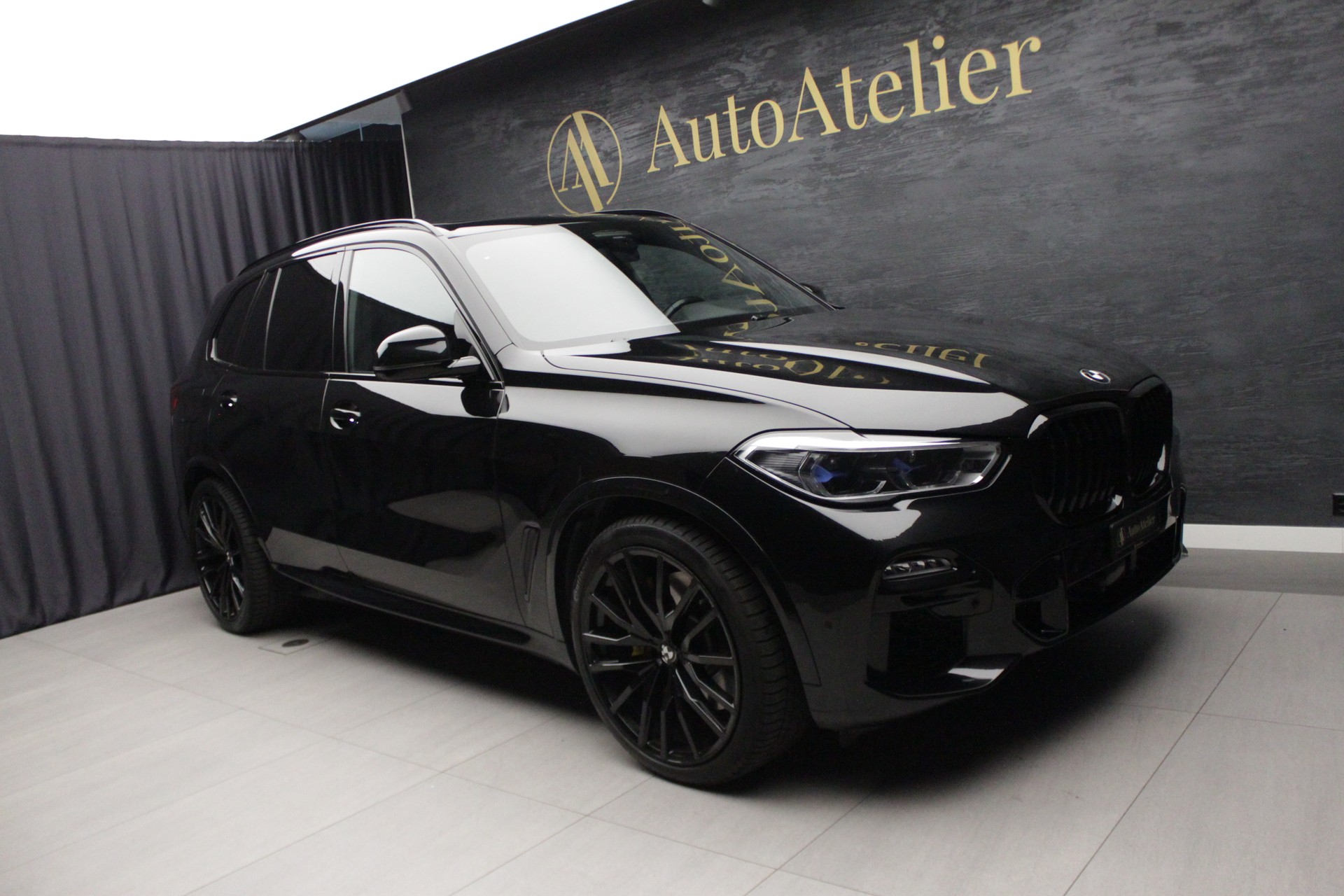 BMW X5 xDrive M50i Steptronic-image-2