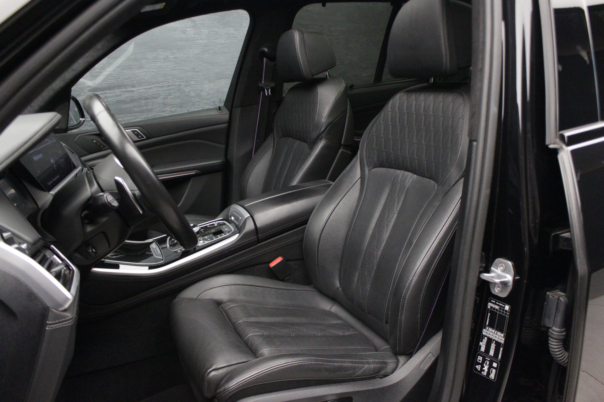 BMW X5 xDrive M50i Steptronic-image-16