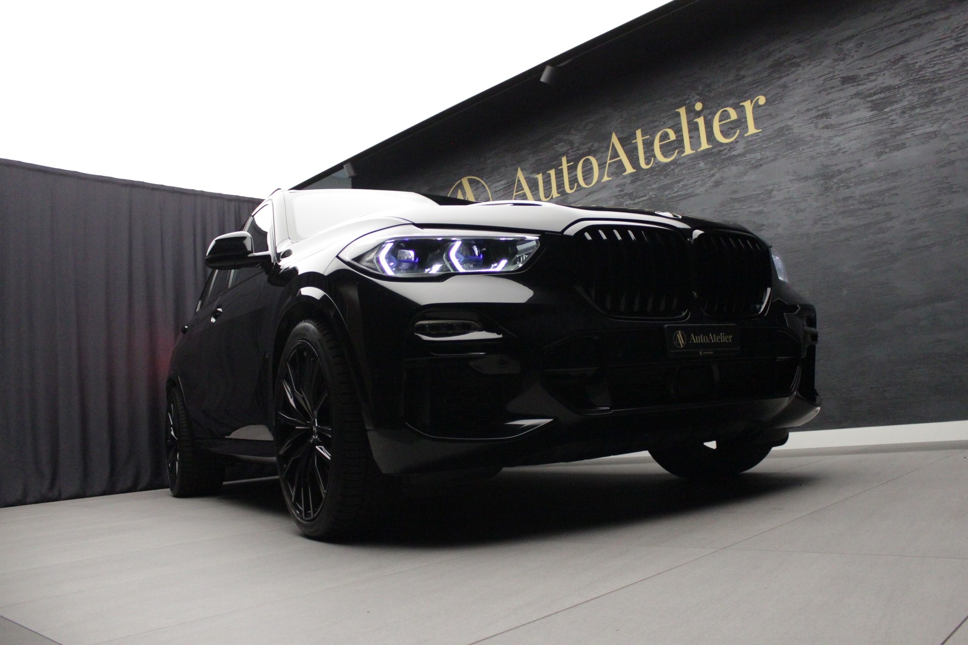 BMW X5 xDrive M50i Steptronic-image-4