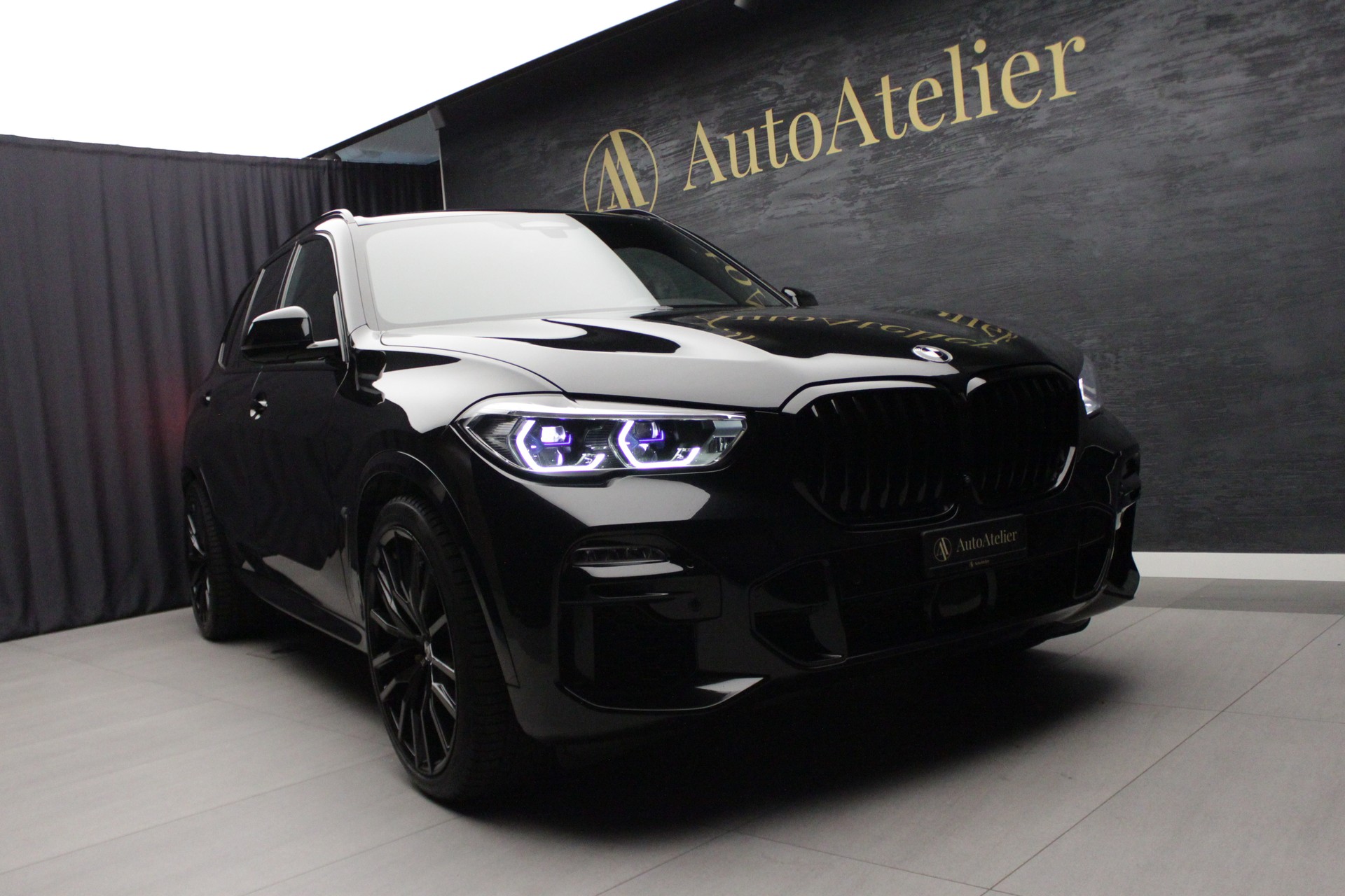 BMW X5 xDrive M50i Steptronic-image-3