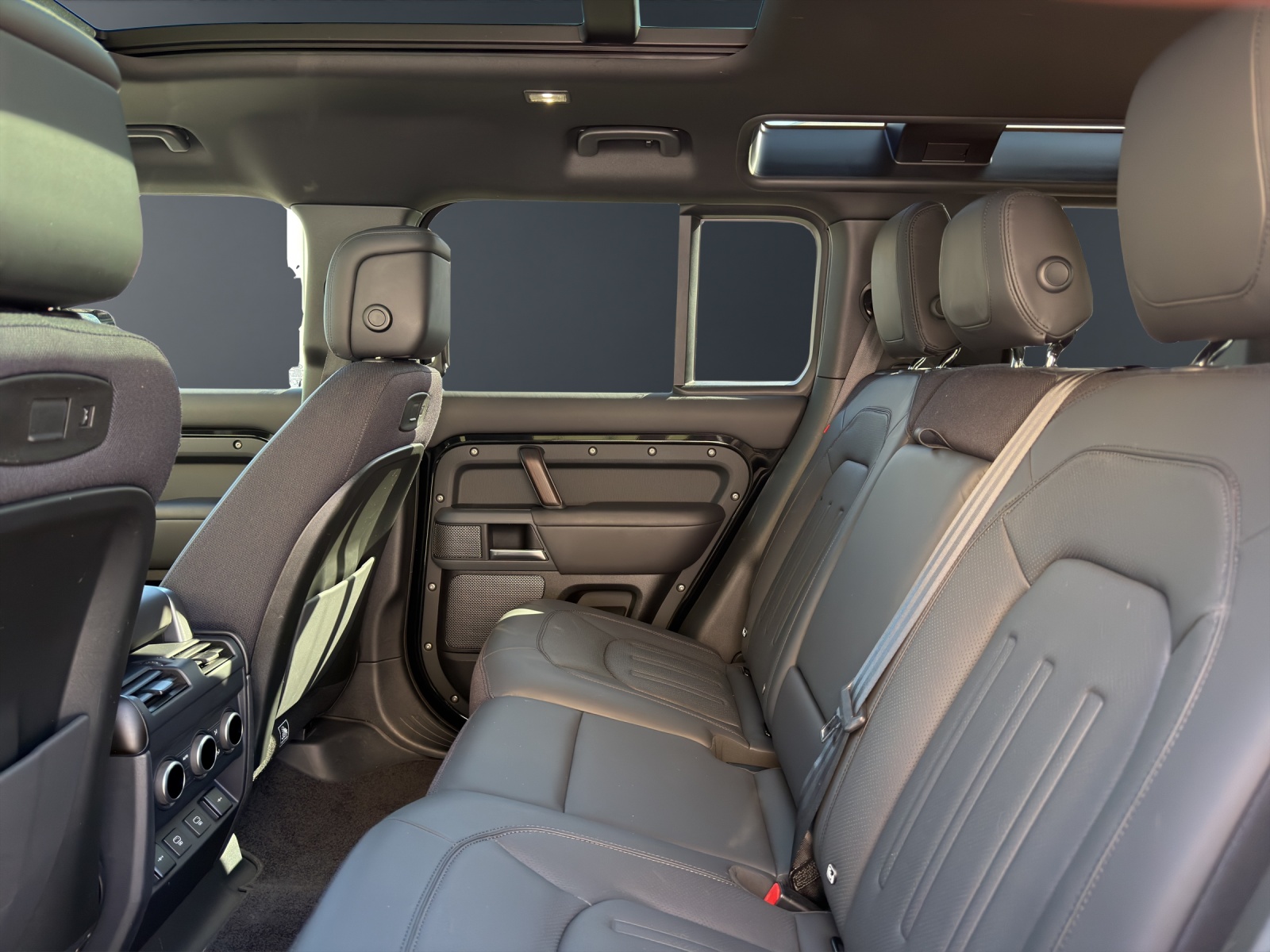 LAND ROVER Defender 110 3.0 D I6 300 X-image-11