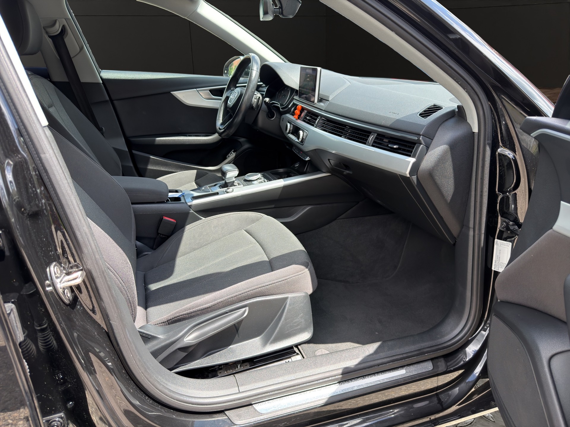 AUDI A4 Avant 2.0 TDI S-tronic-image-13