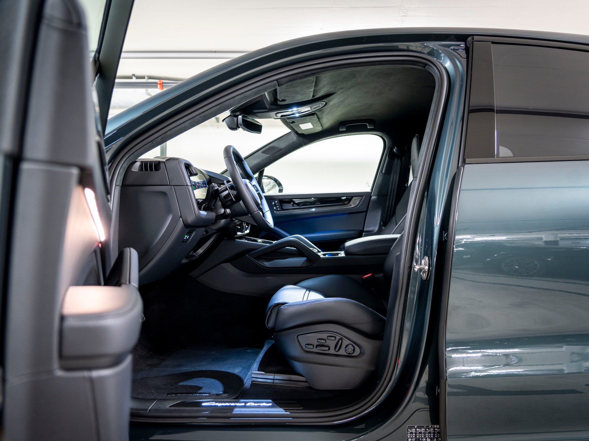 PORSCHE Cayenne Coupé Turbo E-Hybrid GT Tiptronic-image-12