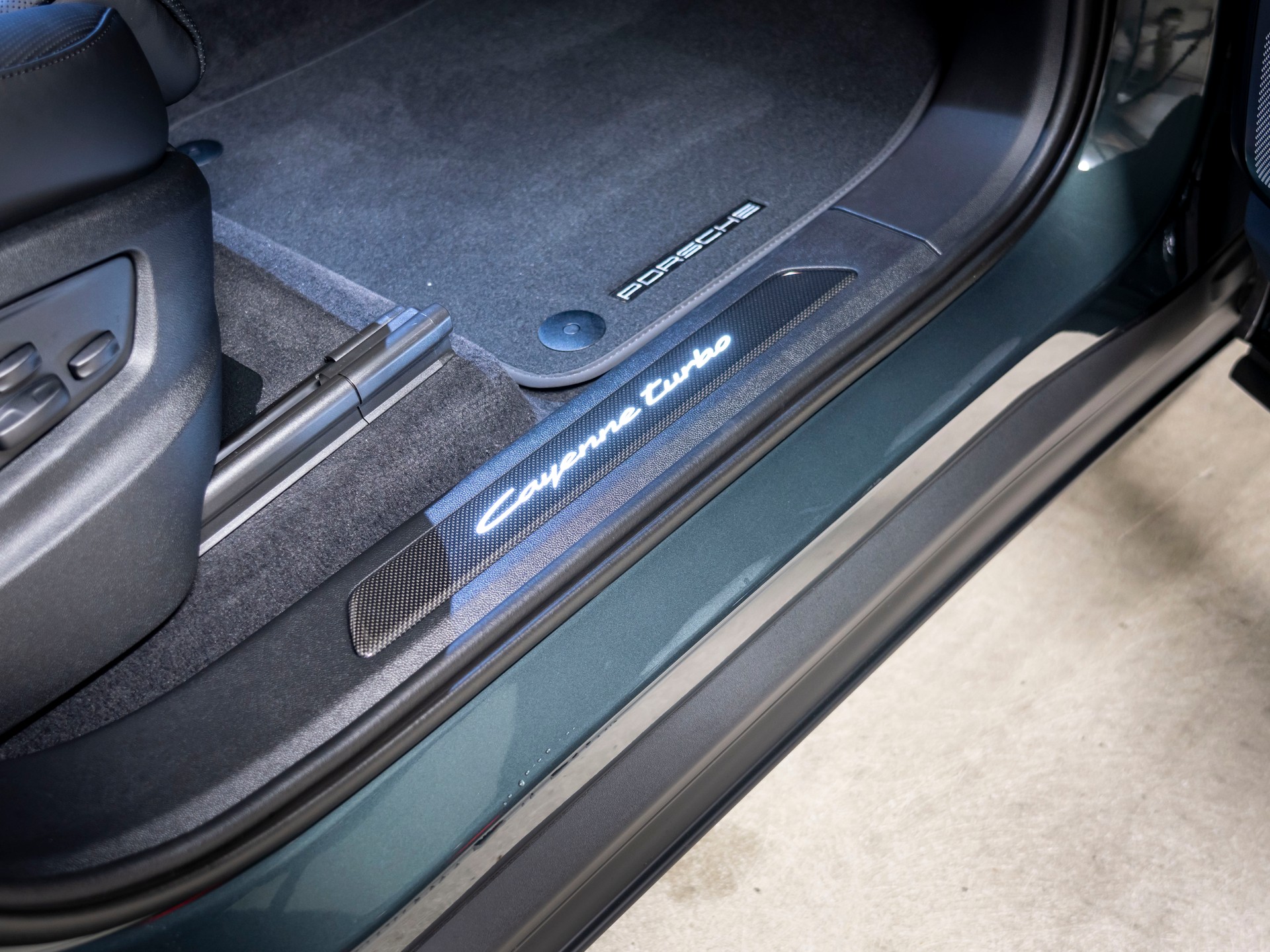 PORSCHE Cayenne Coupé Turbo E-Hybrid GT Tiptronic-image-19
