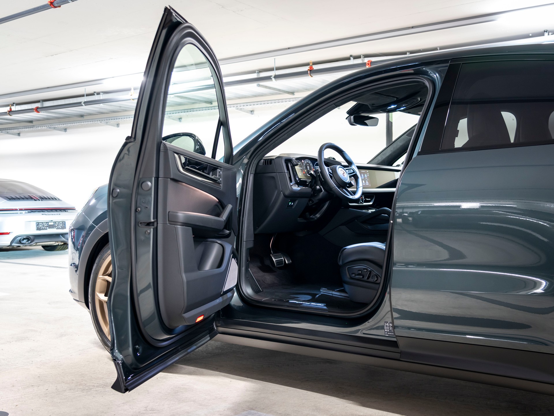 PORSCHE Cayenne Coupé Turbo E-Hybrid GT Tiptronic-image-11