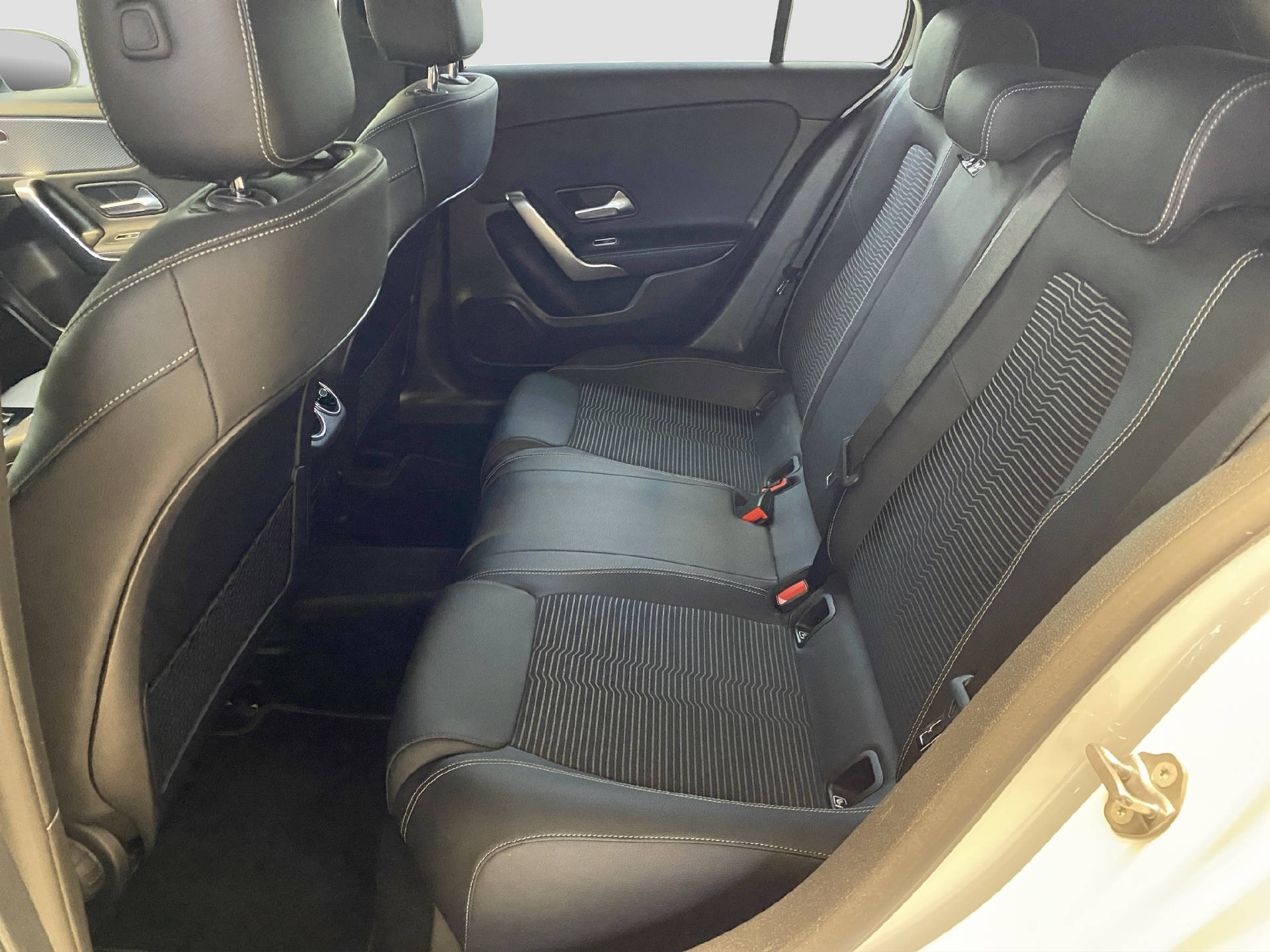 MERCEDES-BENZ A 180 Night Star-image-12