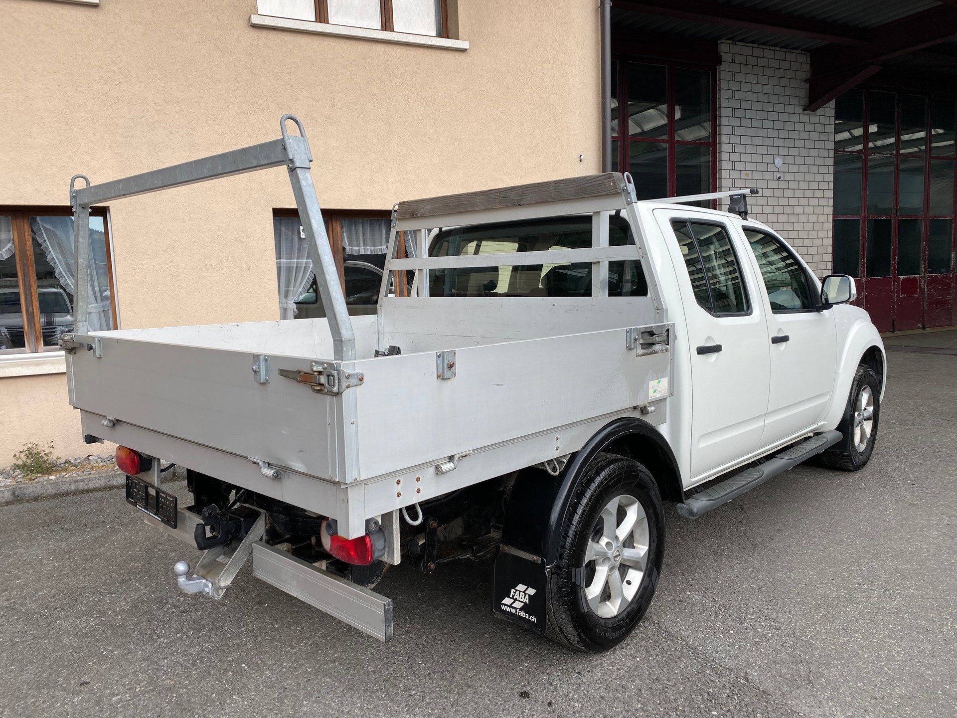NISSAN Navara Double Cab SE 2.5 dCi 4WD-image-11