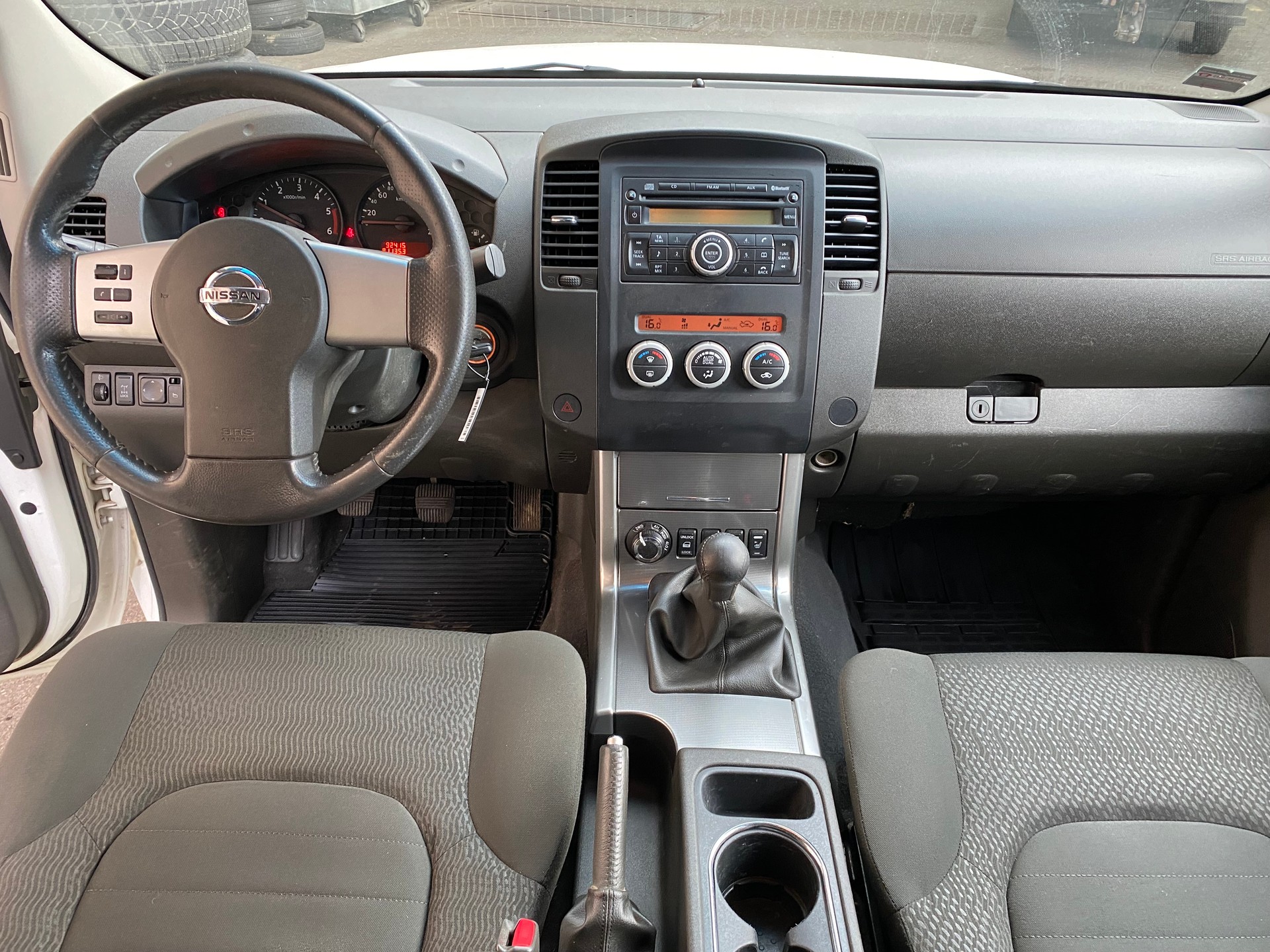 NISSAN Navara Double Cab SE 2.5 dCi 4WD-image-3