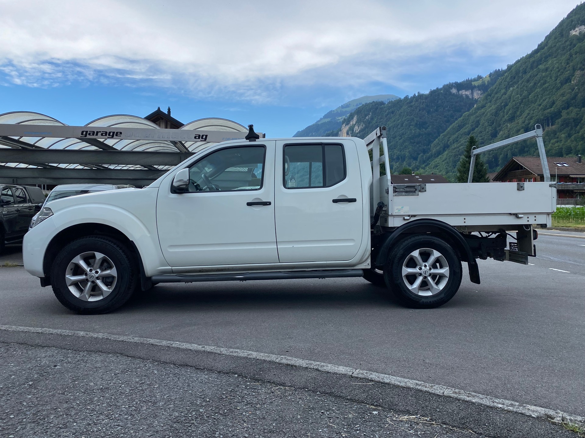 NISSAN Navara Double Cab SE 2.5 dCi 4WD-image-0