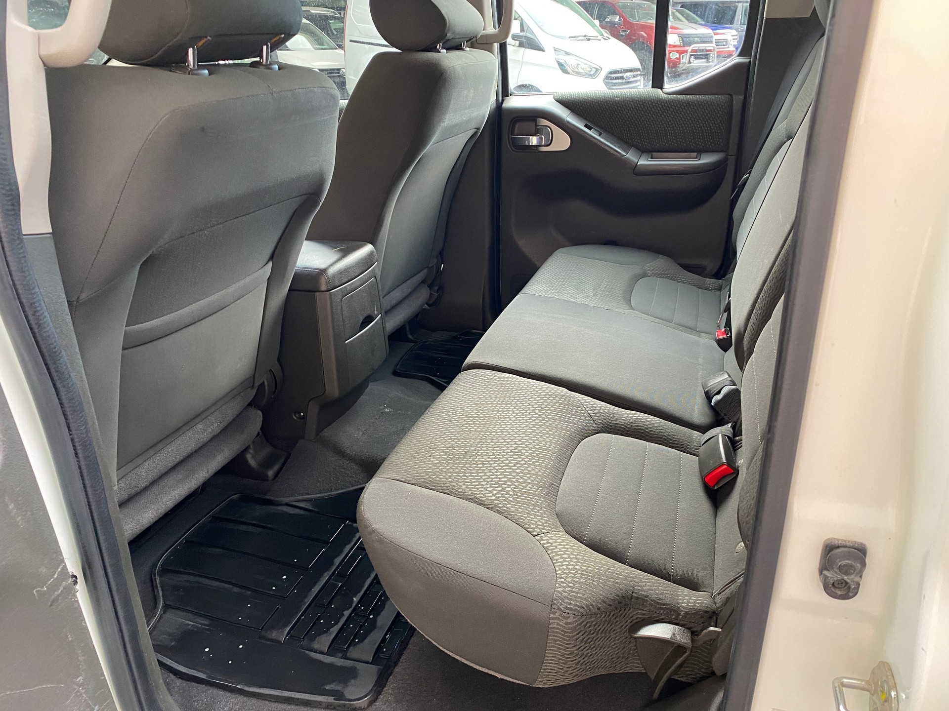 NISSAN Navara Double Cab SE 2.5 dCi 4WD-image-7